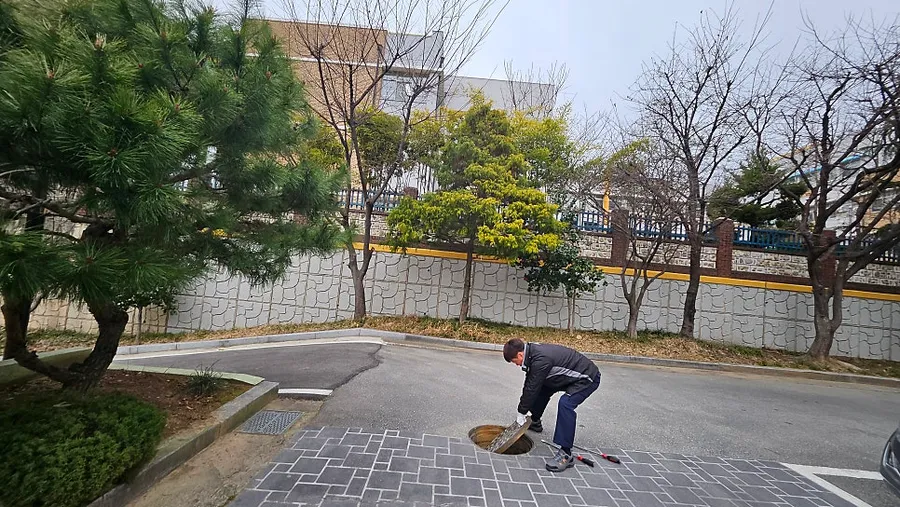 사무실 건물 하수구막힘 — 학교·공공건물은 도면과 실제 배관이 다를 수 있어요